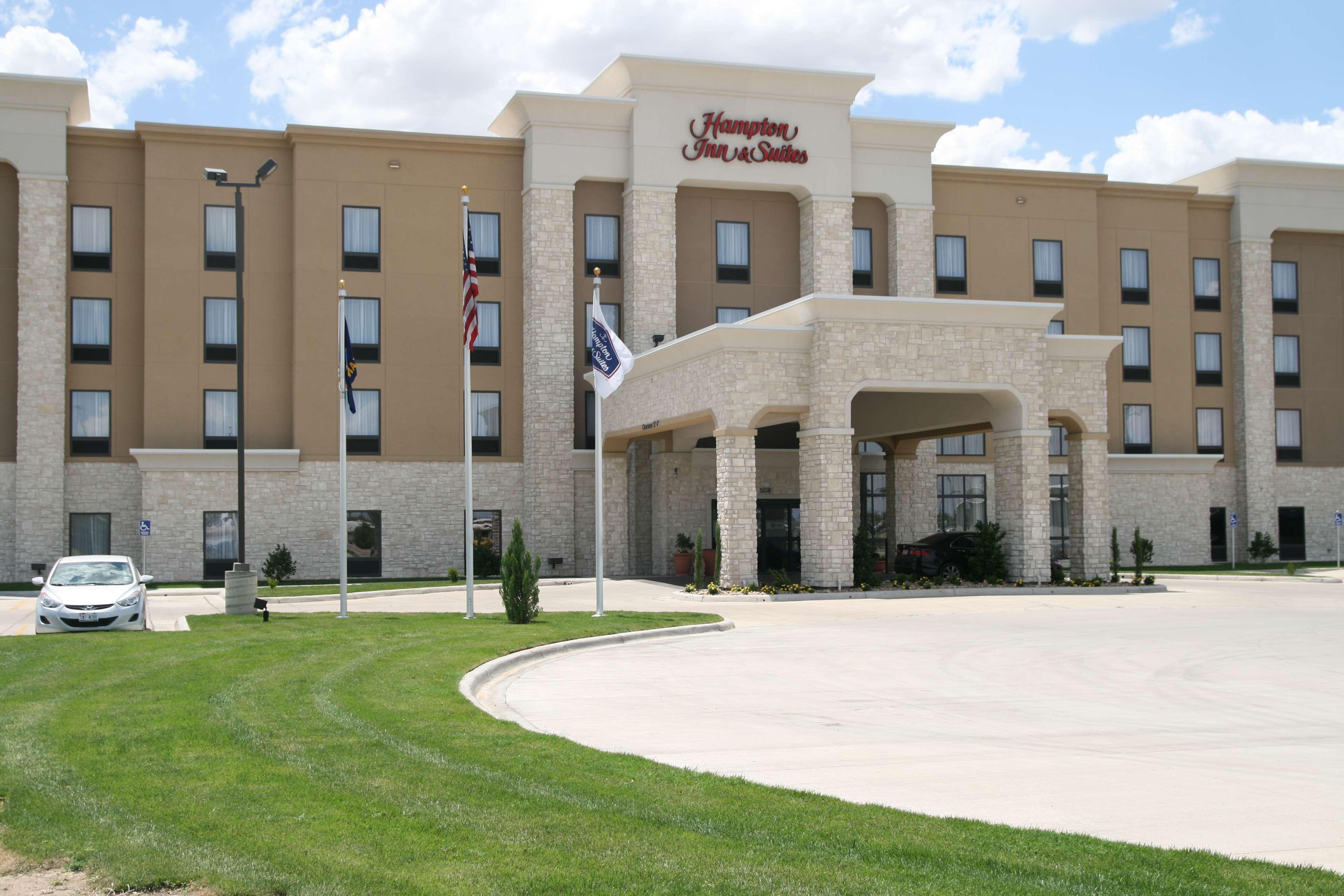 Hampton Inn & Suites Liberal Exterior photo