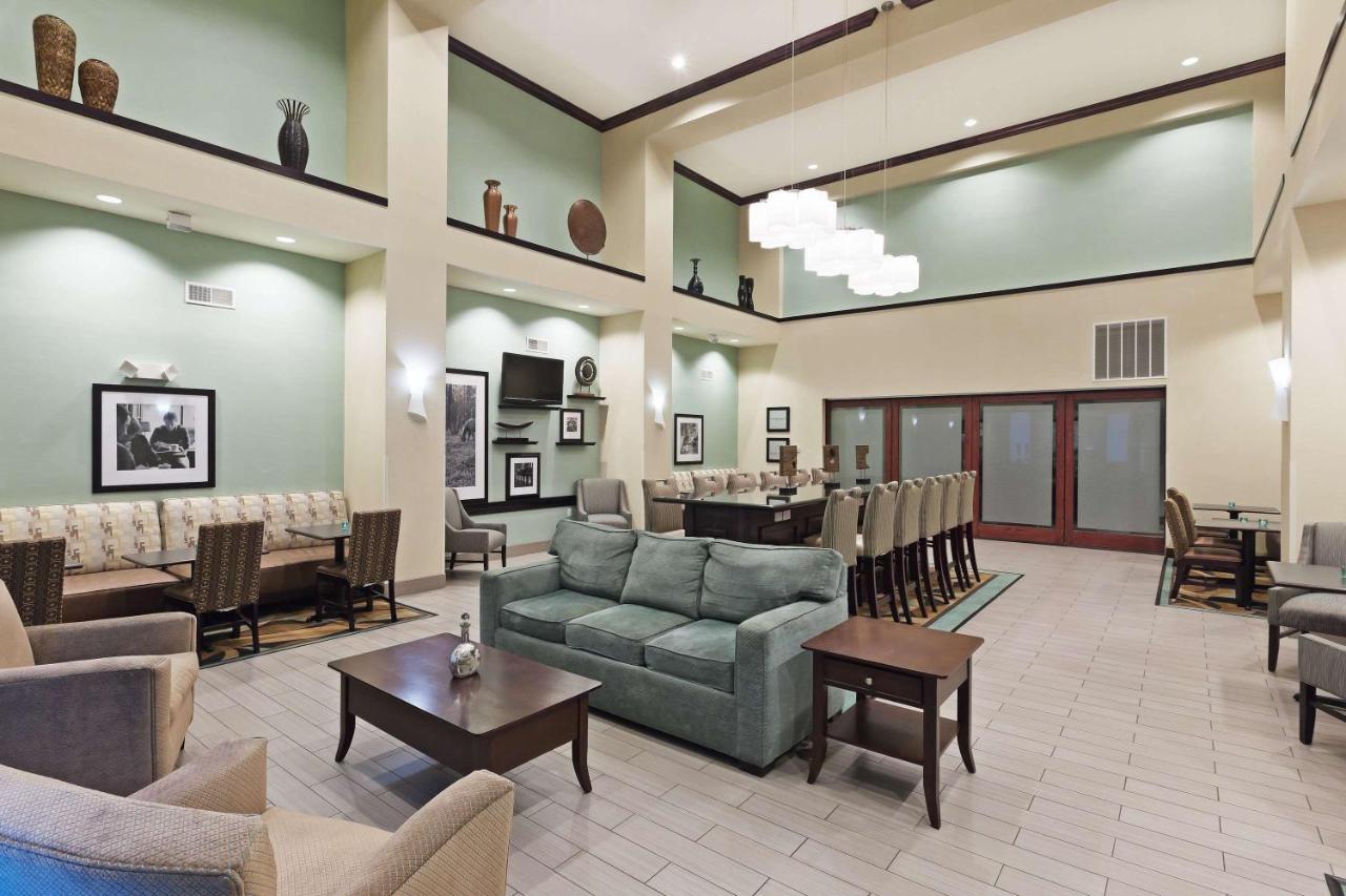 Hampton Inn & Suites Liberal Exterior photo