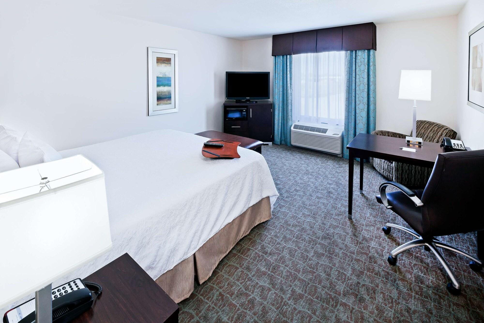 Hampton Inn & Suites Liberal Exterior photo